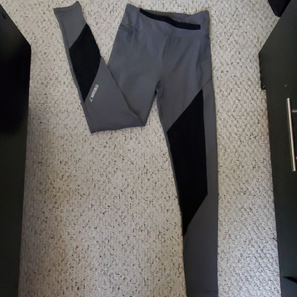 Gym shark leggings
